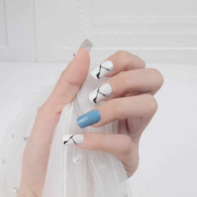 Marmor-inspiriertes Press-On-Nagel-Set Karnz