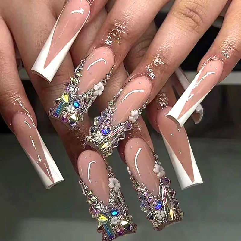 Luxus Stiletto Press-On Nägel mit floralen Verzierungen Karnz