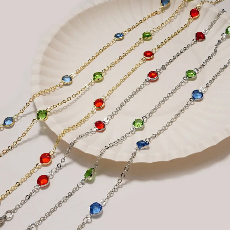 Elegante, mit Kristallen verzierte Brillen-Kette Karnz