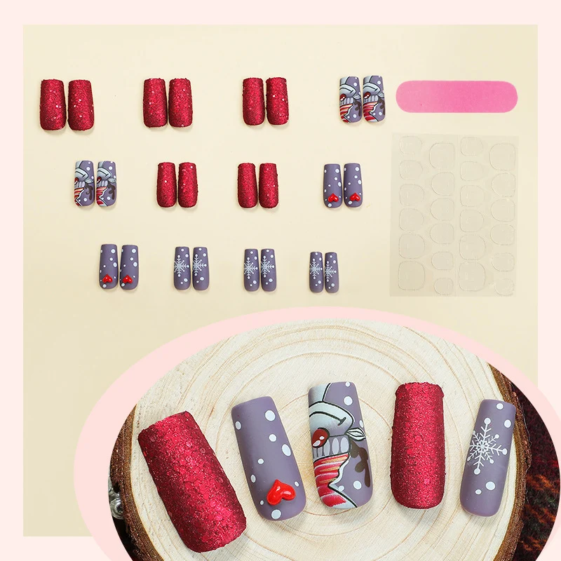 kunstvolles Nagelset mit festlichen Glitzer- und Weihnachtsmotiven Karnz