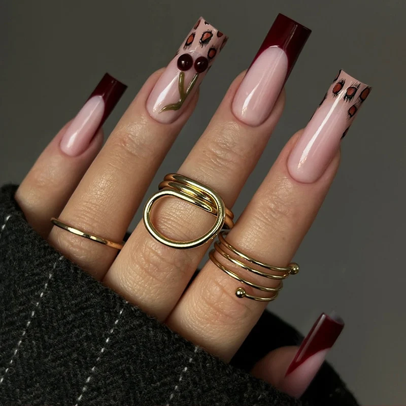 Kunstnagelset mit zarter Ombre- und Kirschblüten-Design Karnz
