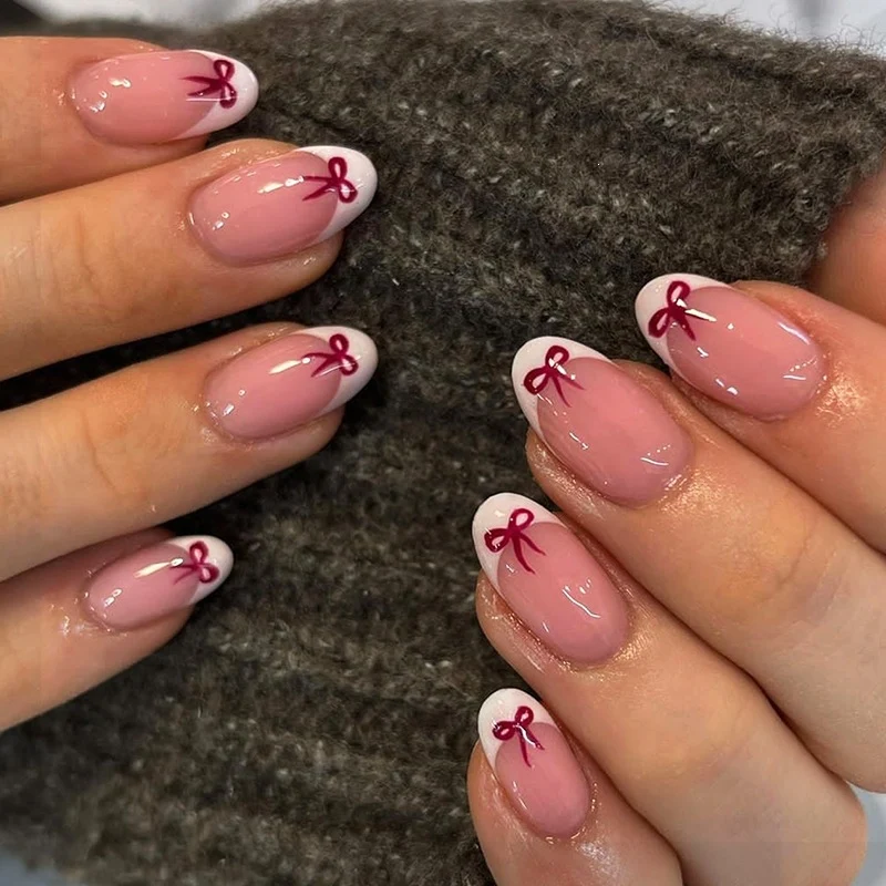 Kunstnagelset mit zarten Schleifenmotiven Karnz