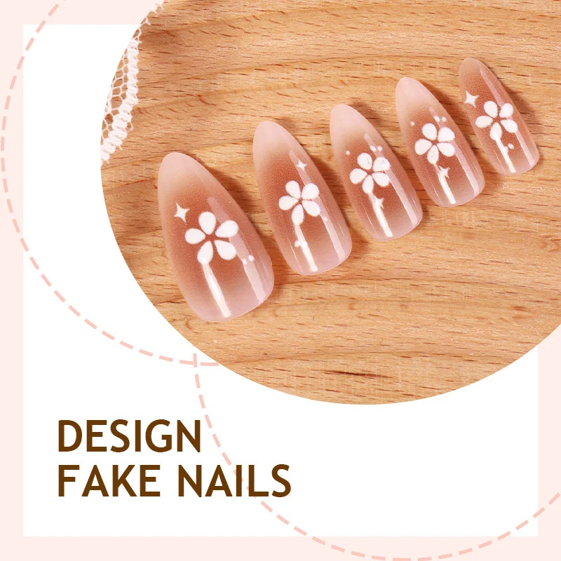 Kunstnagelset mit zarten Blütenmotiven Karnz
