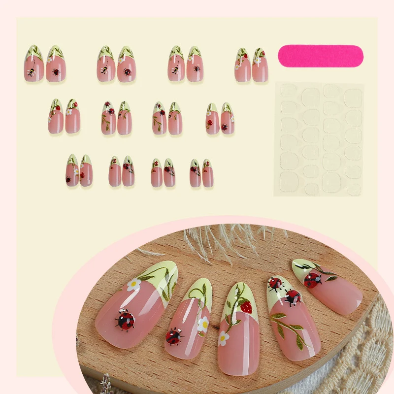 Kunstnagelset mit zarten Blumen- und Marienkäfer-Muster Karnz
