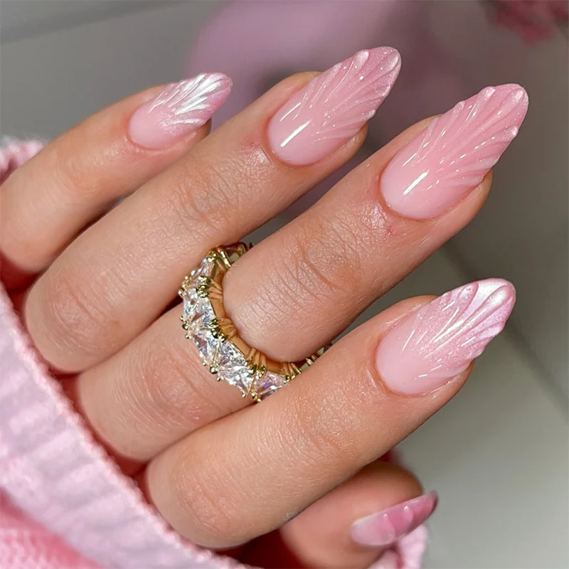 Kunstnagelset mit zartem Ombre-Design Karnz
