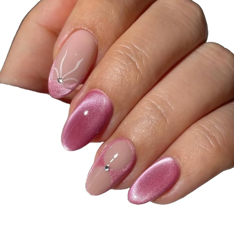 Kunstnagelset mit zartem Glitzer- und Blütenmotiv Karnz