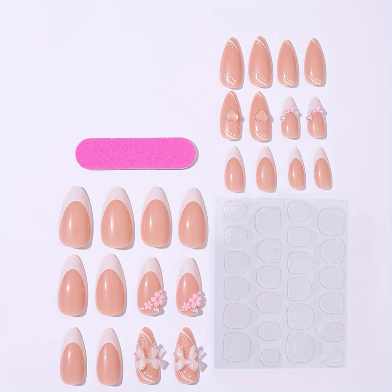 Kunstnagelset mit zartem Blumendesign Karnz