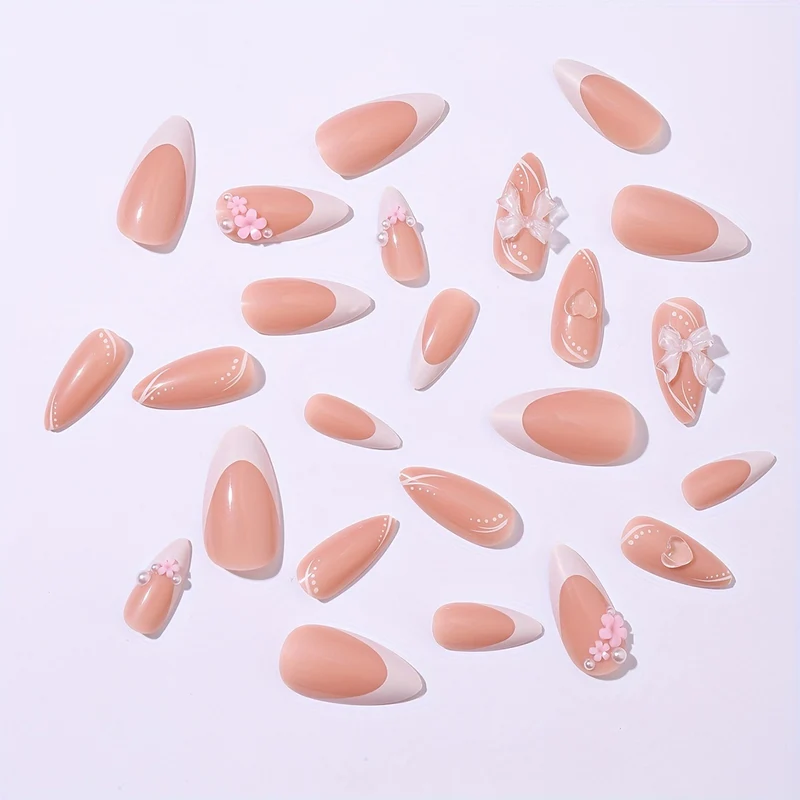 Kunstnagelset mit zartem Blumendesign Karnz