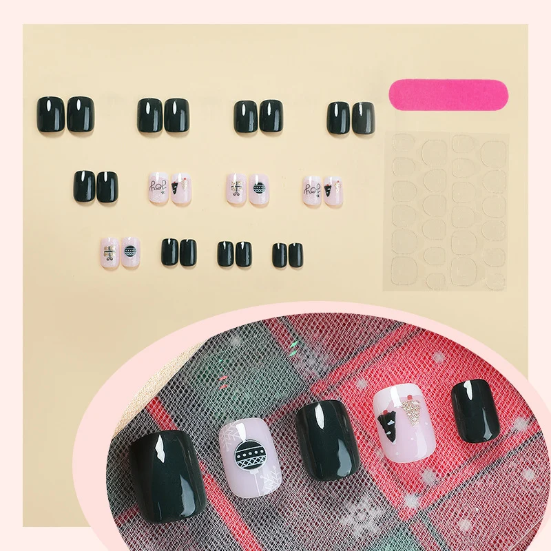 Kunstnagelset mit winterlichem Dekor Karnz