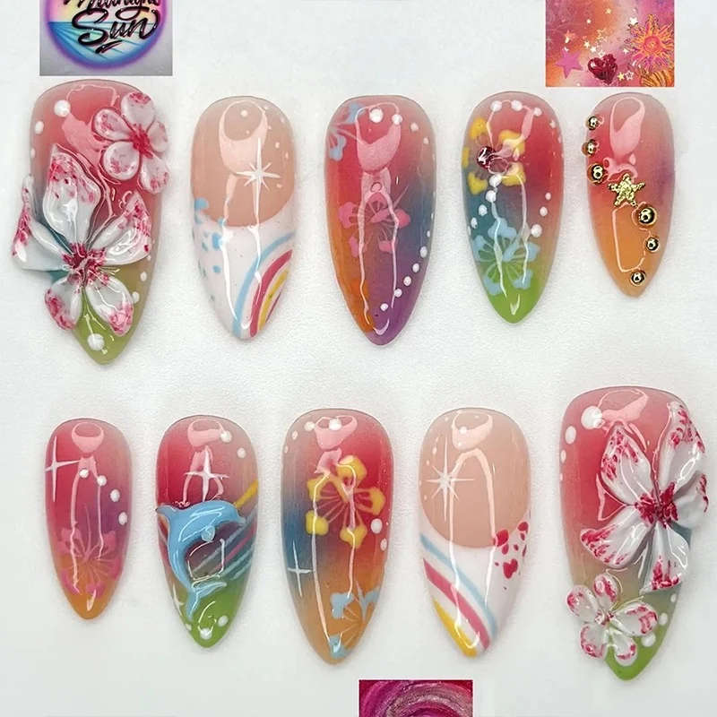 Kunstnagelset mit vielfältigen Designs und glänzenden Verzierungen Karnz