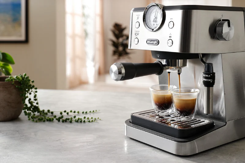 DeLonghi Classic Coffee Machine