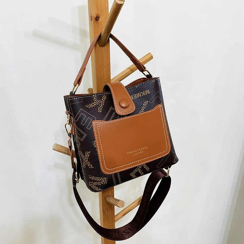 Stilvolle strukturierte Schultertasche