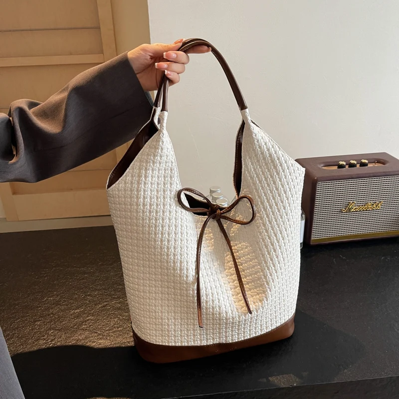 Stilvolle Gewebte Eimer Tasche