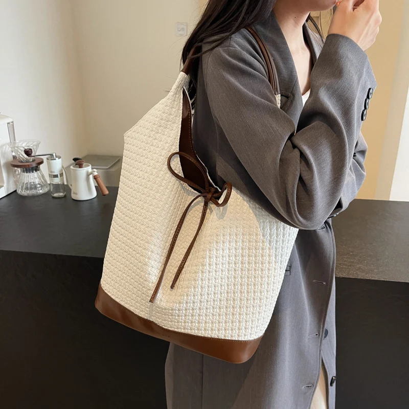 Stilvolle Gewebte Eimer Tasche