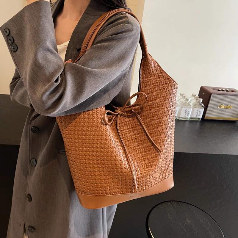 Stilvolle Gewebte Eimer Tasche