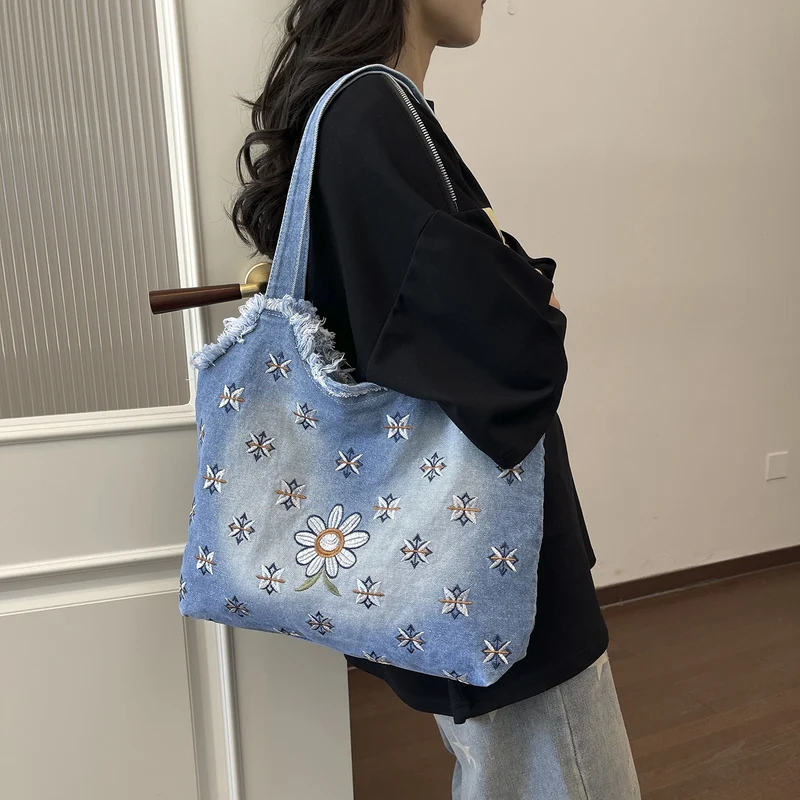 Floral bestickte Denim-Tote-Tasche