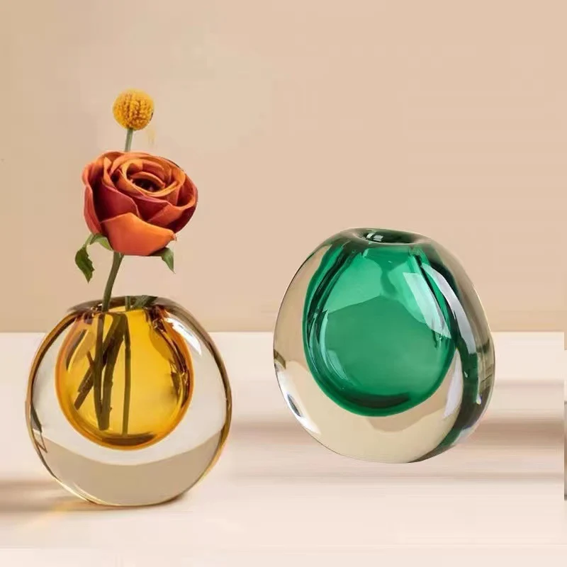 Handgefertigte solide Glas-Bud-Vase mit skulpturalem Hohlkern Karnz