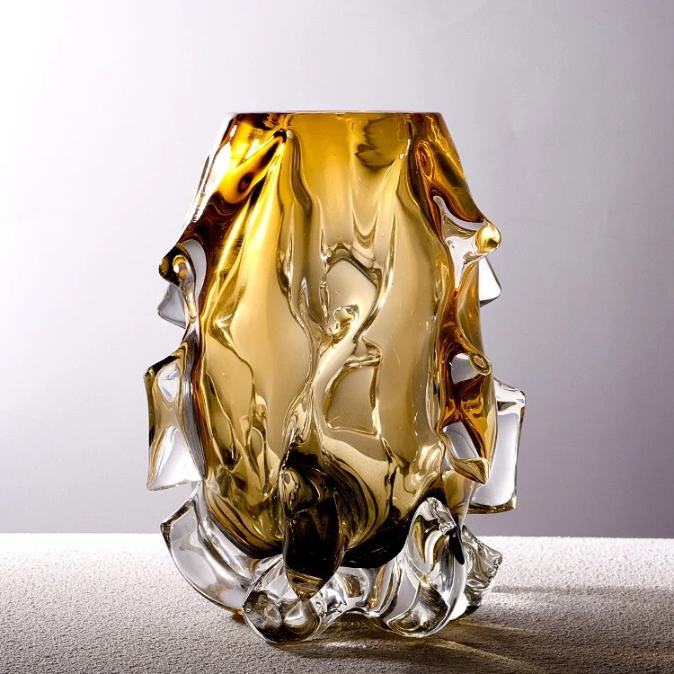 Handgefertigte skulpturale Vase mit geschmolzenem Rand aus dickem Glas Karnz