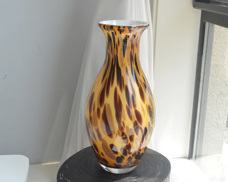 Mouth-Blown Gesprenkelter Glasbirnenvase mit Schmalem Mund und Hochglanz-Finish Karnz