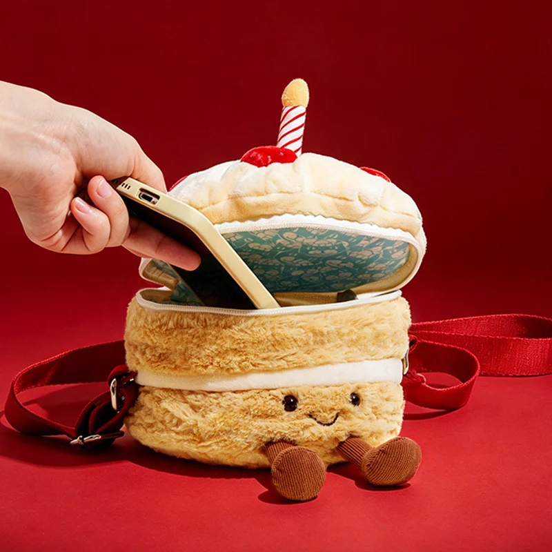 Plüsch Geschichteter Kuchen Umhängetasche mit Erdbeer-Applikationen & Kerzen-Topper Karnz