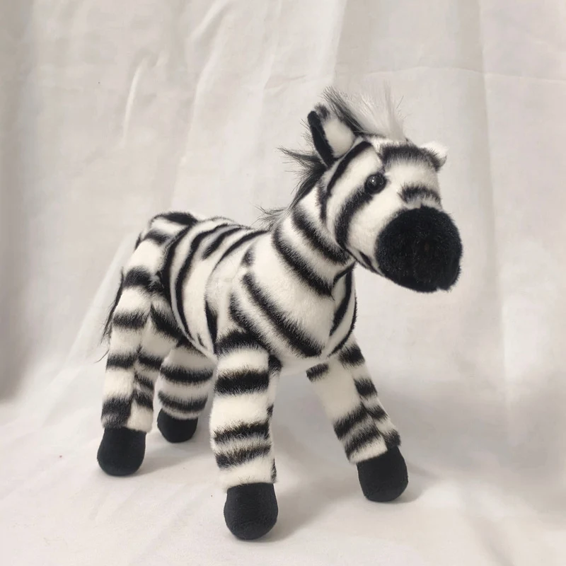Plüsch Zebra Plüschtier mit weichem gestreiftem Fell und realistischer Mähne Karnz
