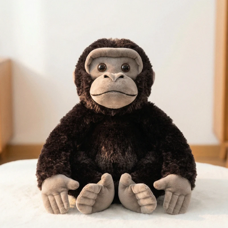 Plüsch sitzender Gorilla Spielzeug mit langem Kunstfell und weichem Füllmaterial Karnz