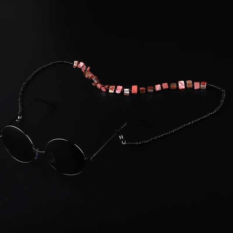 Perlenbrillenhalter mit natürlichen Muschelakzenten Karnz