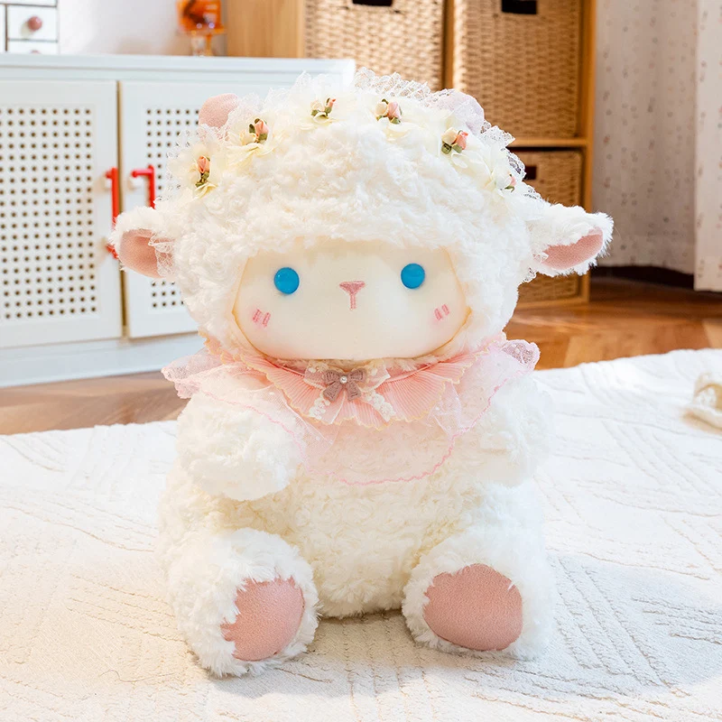 Plüsch-Schaf Sitzend Sammlerstück mit Floral Spitze Kopfband und Dekorativ Rüsche Kragen Karnz