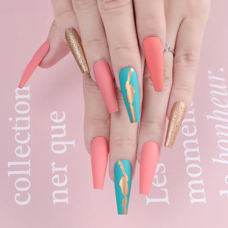 Stylische Lange Stiletto Press-On Nägel mit einzigartigem mattem und Glitzer-Finish Karnz