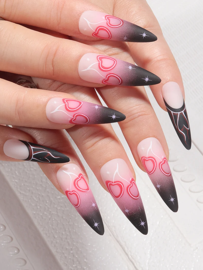 Stiletto Nagelkunst Verlängerungen mit Herzdesign Karnz