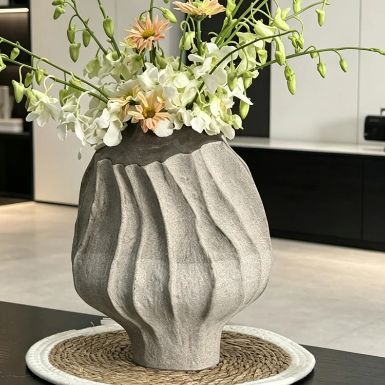 Künstlerische strukturierte Vase