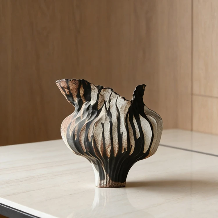 Künstlerische texturierte Keramikblume Vase