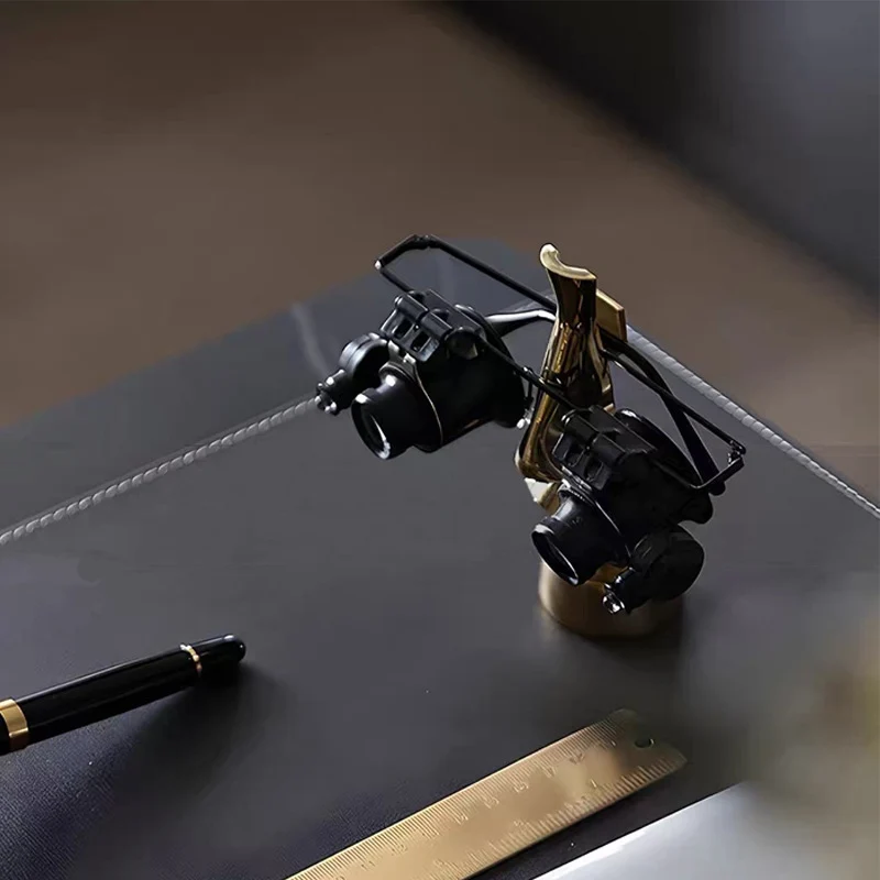 Künstlerische dekorative Tischskulptur