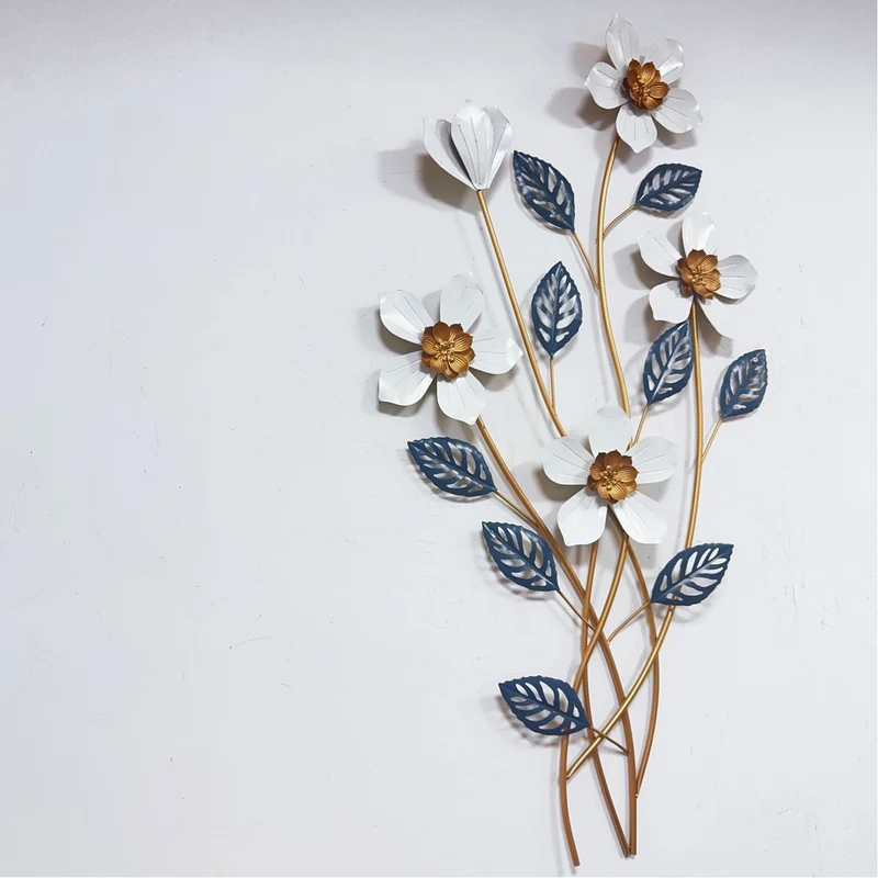 Elegante florale Wandskulptur Karnz