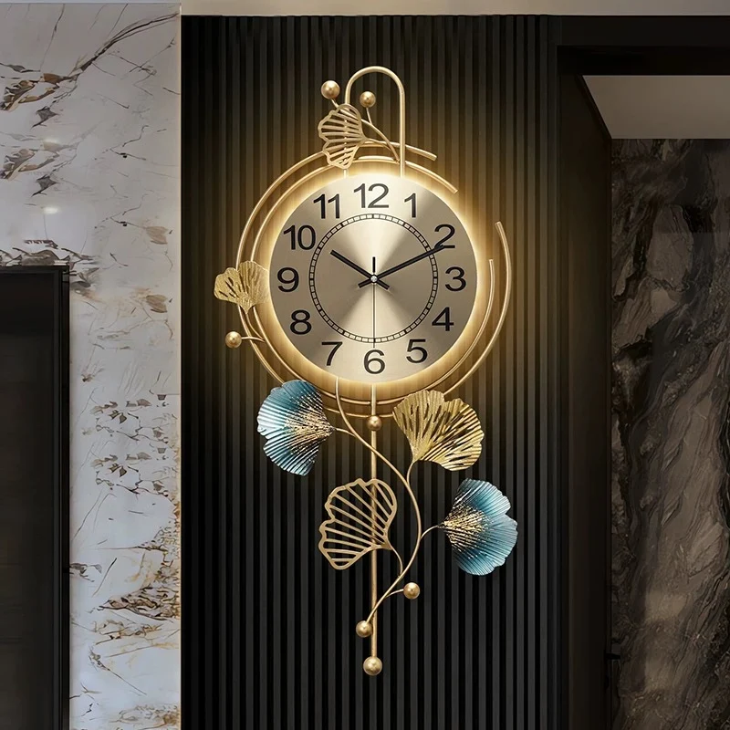 Dekorativer Wanduhr mit von der Natur inspiriertem Design Karnz