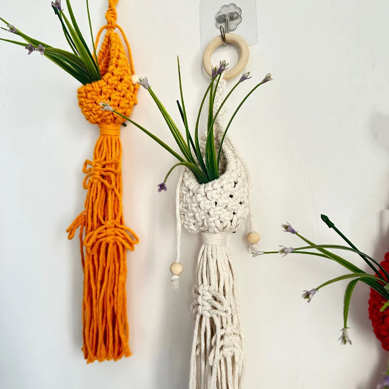 Macrame Pflanzenaufhänger mit dekorativen Quasten Karnz
