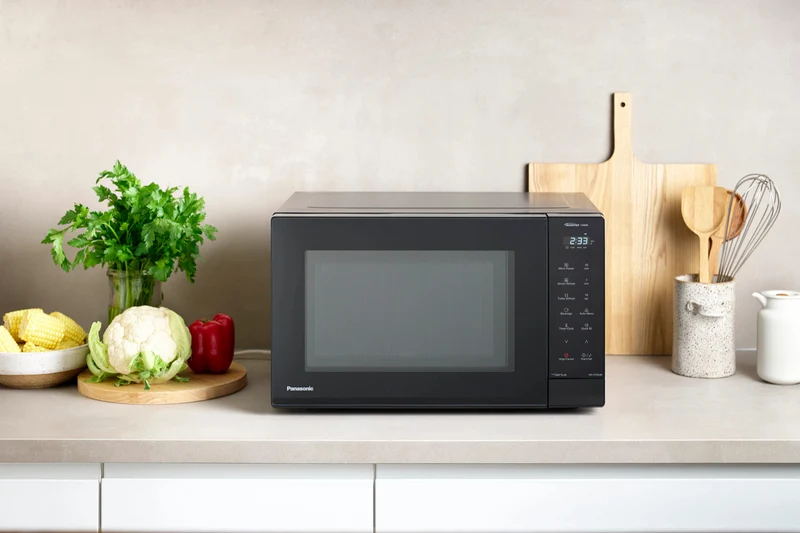 Panasonic 32L 1100W Inverter Microwave - Black
