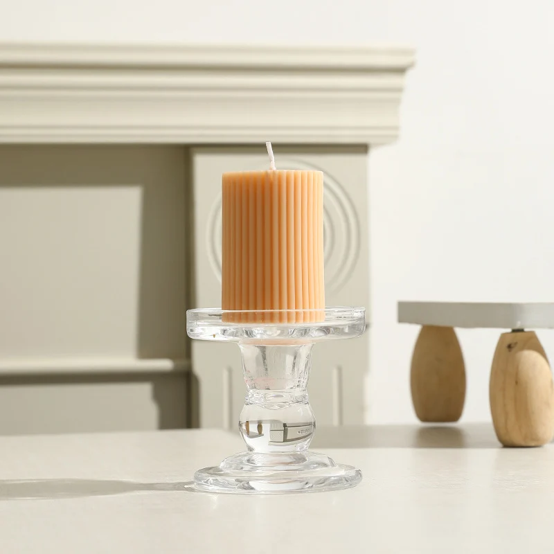 Ribbed Säulenpfeilerkerze mit Glasständerhalter