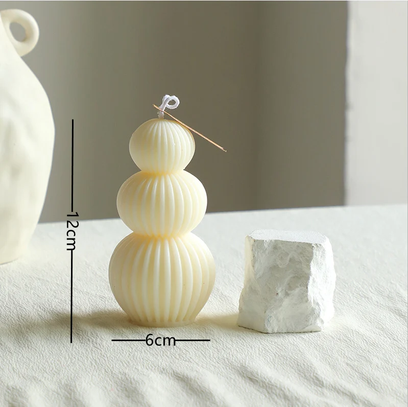 Minimalistische Skulptierte Säulenkerzenständer