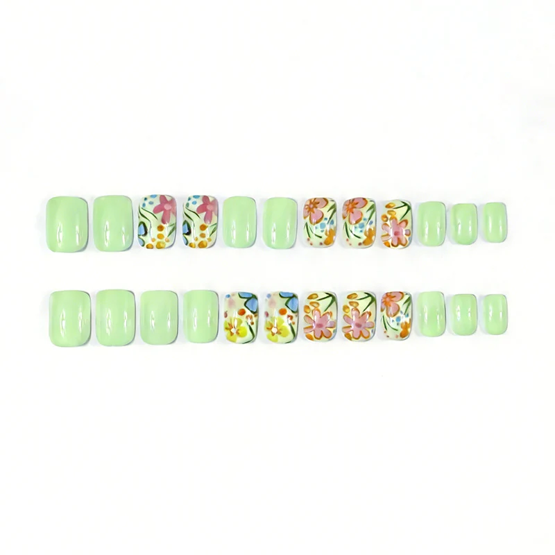 Florale Kunst Nageldesign Karnz