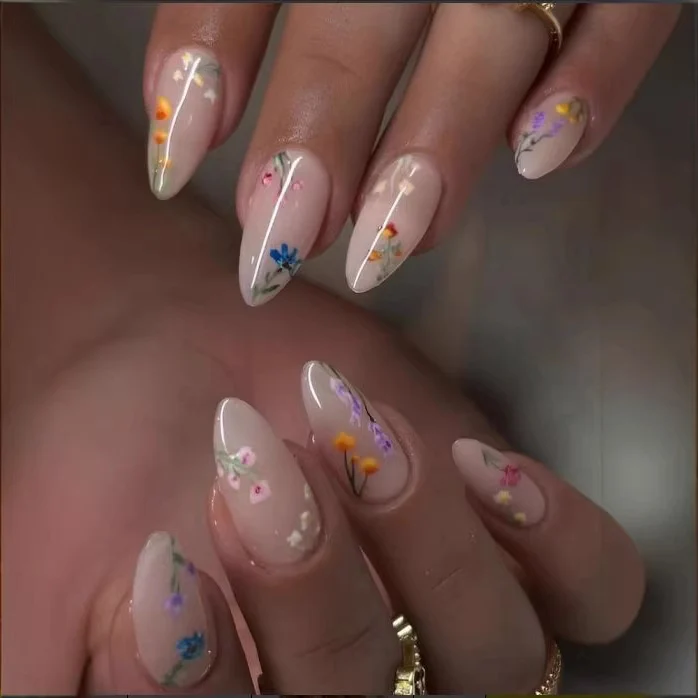 Florale Künstlerische Nagelverstärkungen Karnz