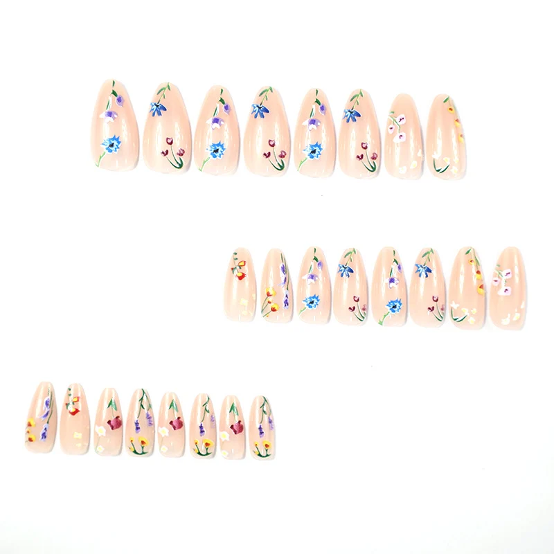 Florale Künstlerische Nagelverstärkungen Karnz