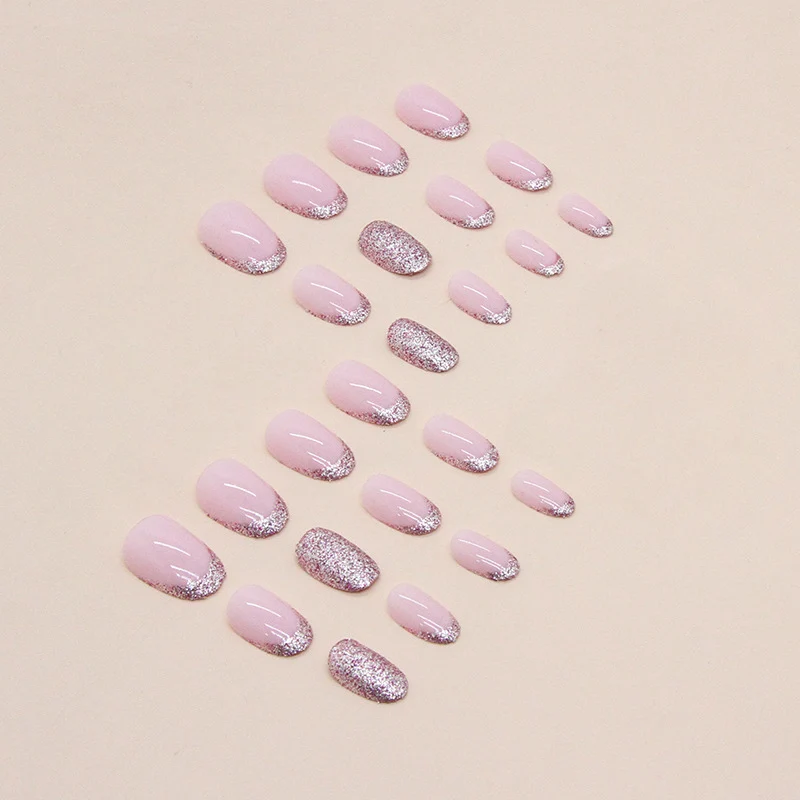 Glamouröse Glitzer-Nagelverzierungen Karnz