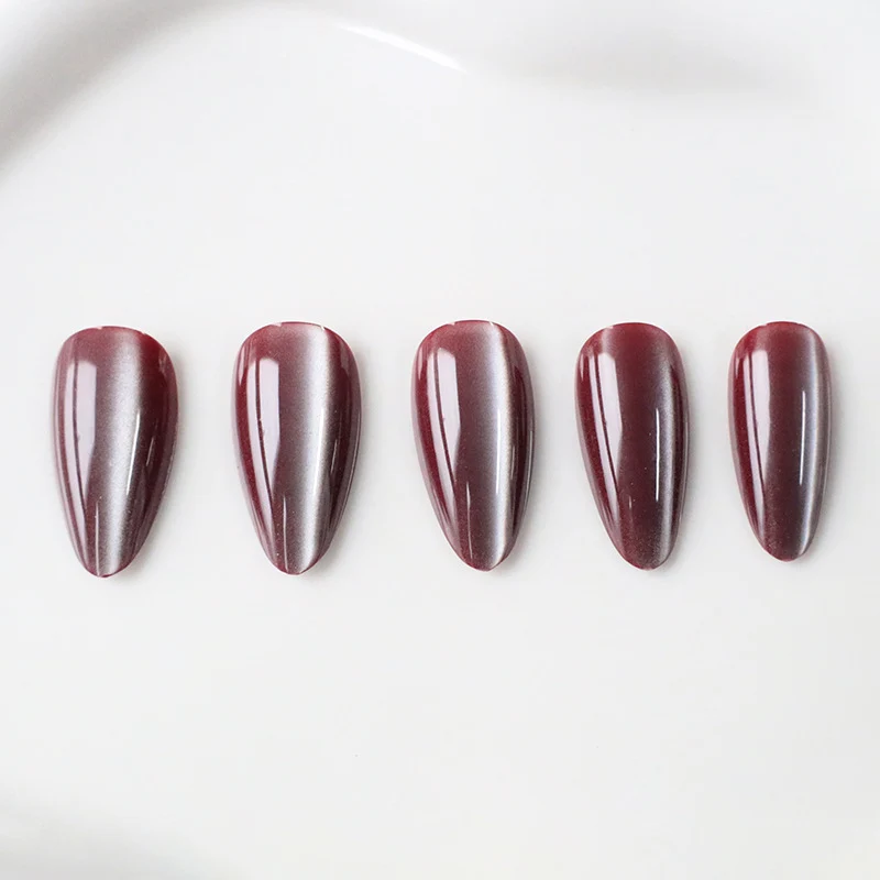 Glamouröse Gel-Nagelkunst Karnz
