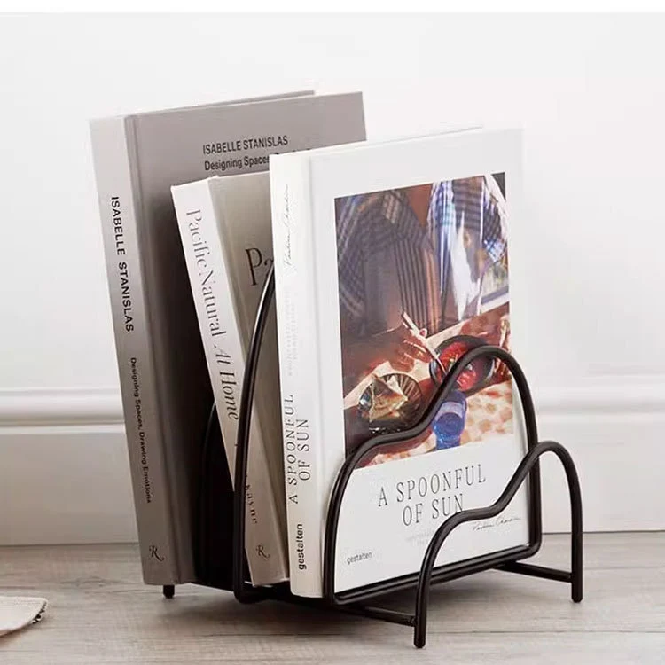 Moderner dekorativer Zeitschriftenständer