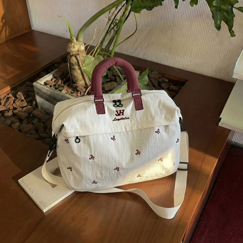 Bestickte Reise-Holdall Karnz