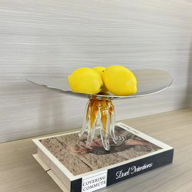 Moderne dekorative Tischmitte